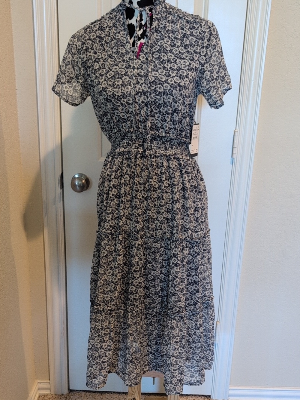 Melrose And Market Floral Tiered Midi Dress in Navy and White Size Small NWT